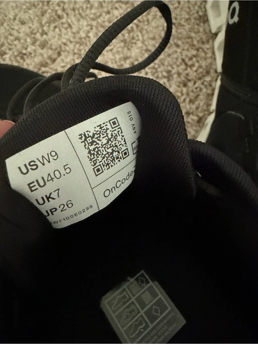 On Running women’s Cloud Running Shoes - Black/White
